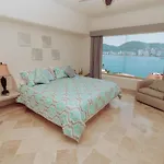 Villa Tres, Villas Brisas, Guitarrón
