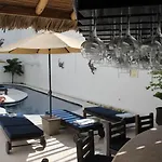 El Hotelito