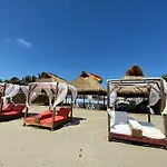 Club De Playa Dioses Y Reinas