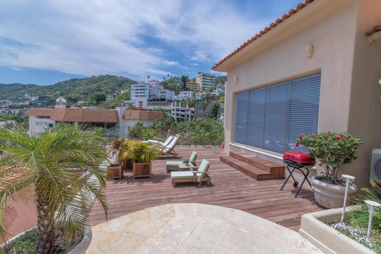 Tres, Villas Brisas, Guitarrón Villa *