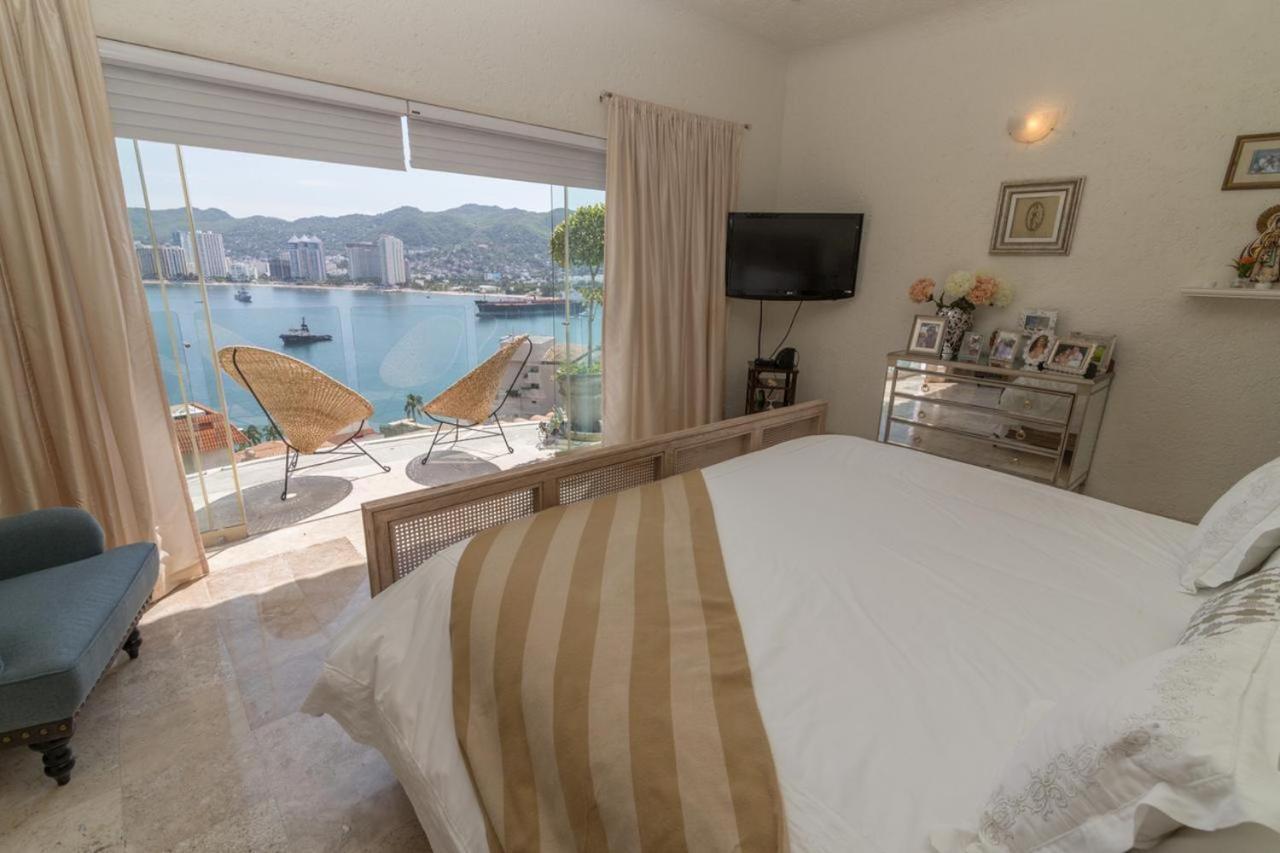 Tres, Villas Brisas, Guitarrón Acapulco