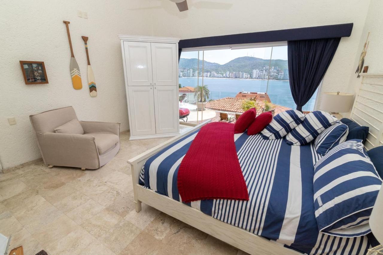 Tres, Villas Brisas, Guitarrón Acapulco
