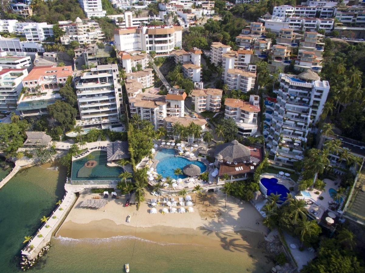 Tres, Villas Brisas, Guitarrón Villa *