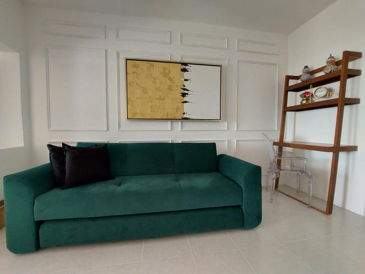 Casa Blanca Grand Apartment