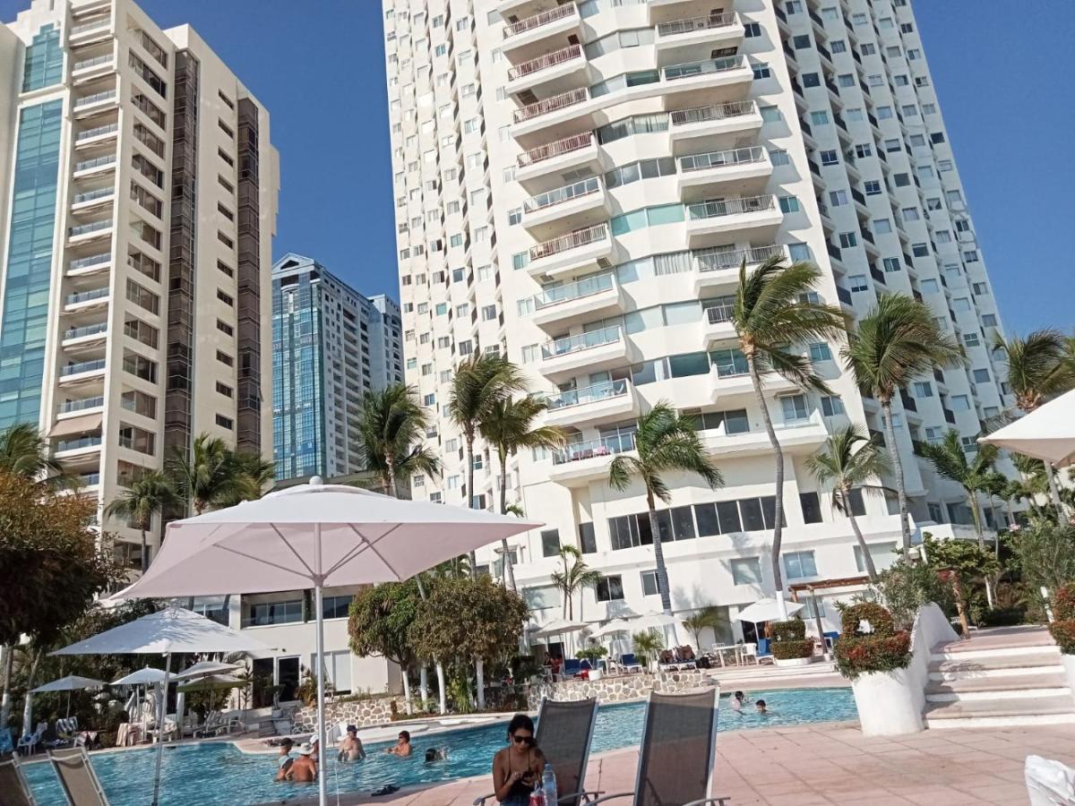 Ocean Pacific Apartamento *