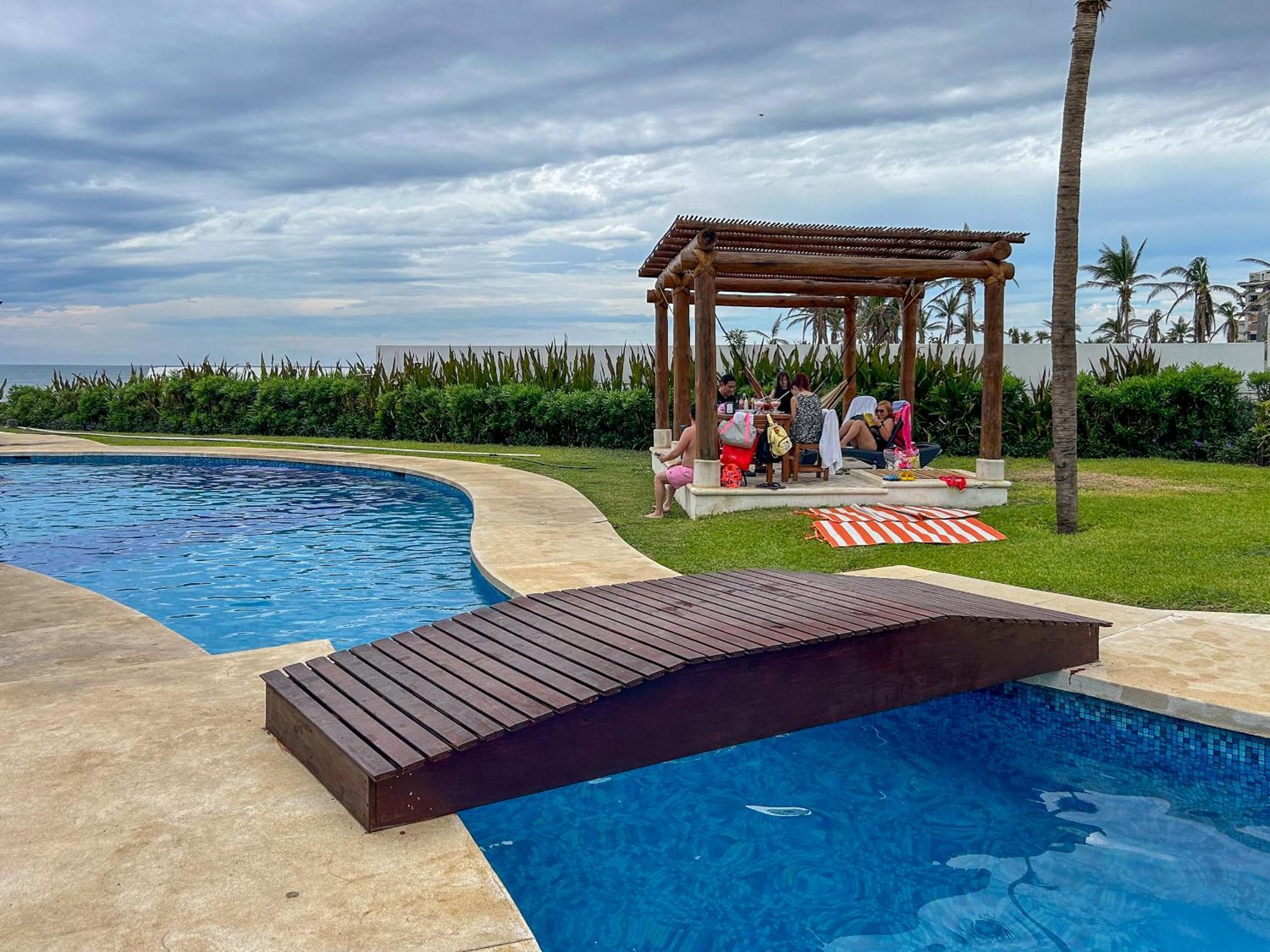 New Modern Diamante House Getaway With Pool View And Club Сasa de vacaciones *