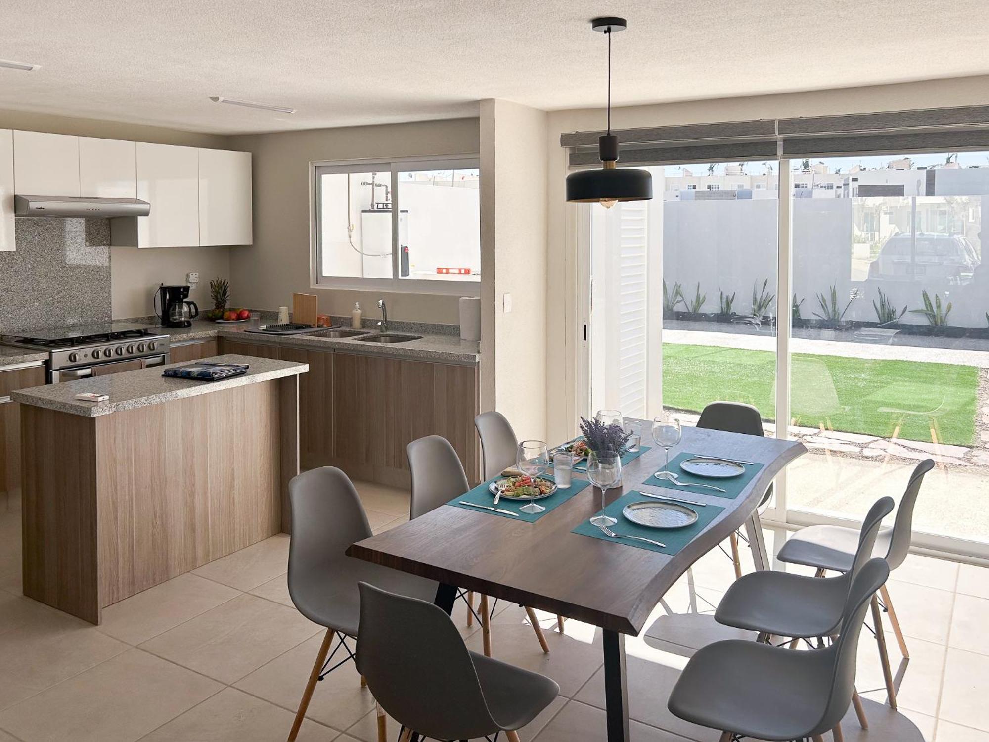 New Modern Diamante House Getaway With Pool View And Club Сasa de vacaciones *