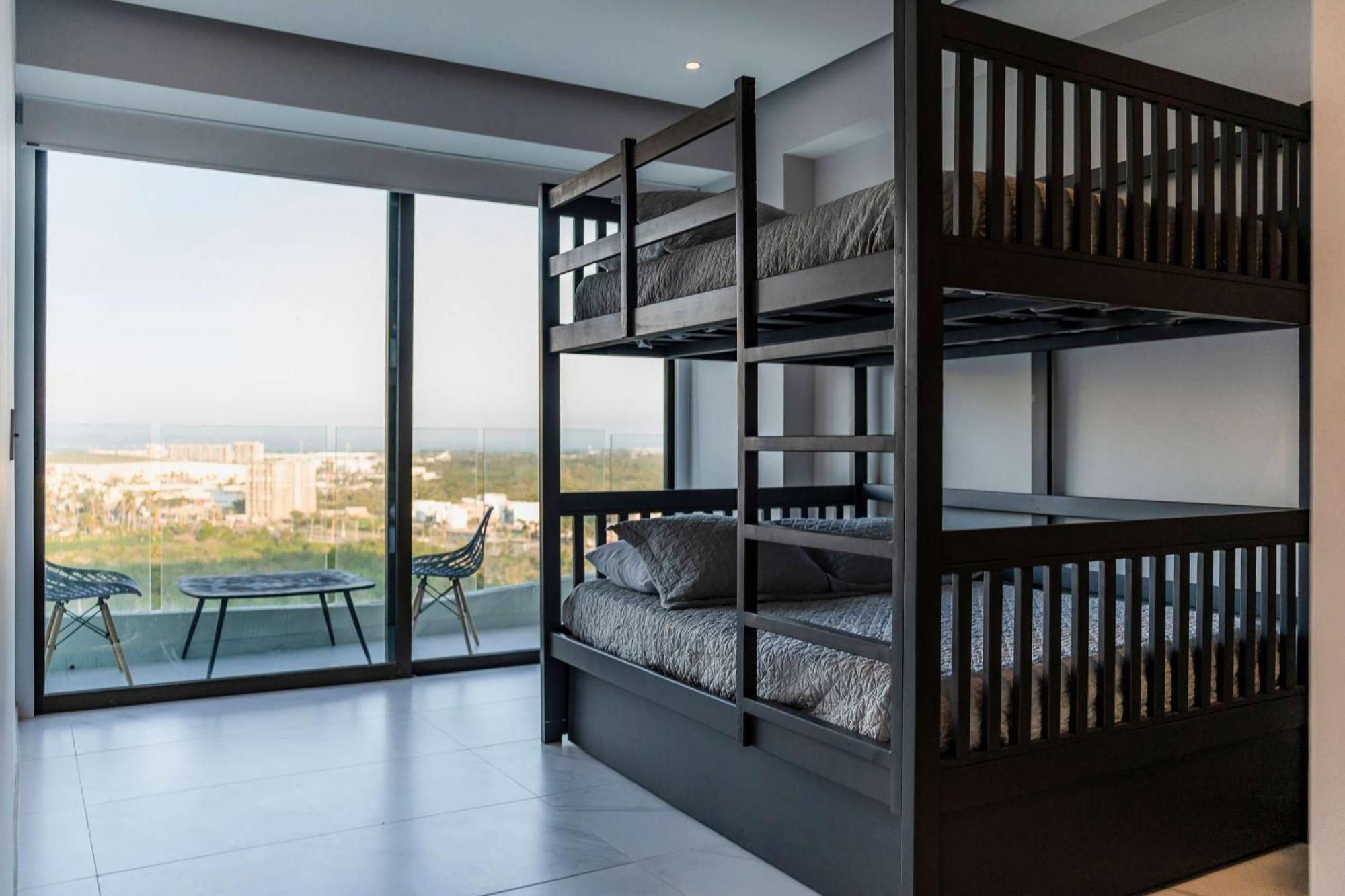 New Exclusive With Private Access Apartment *