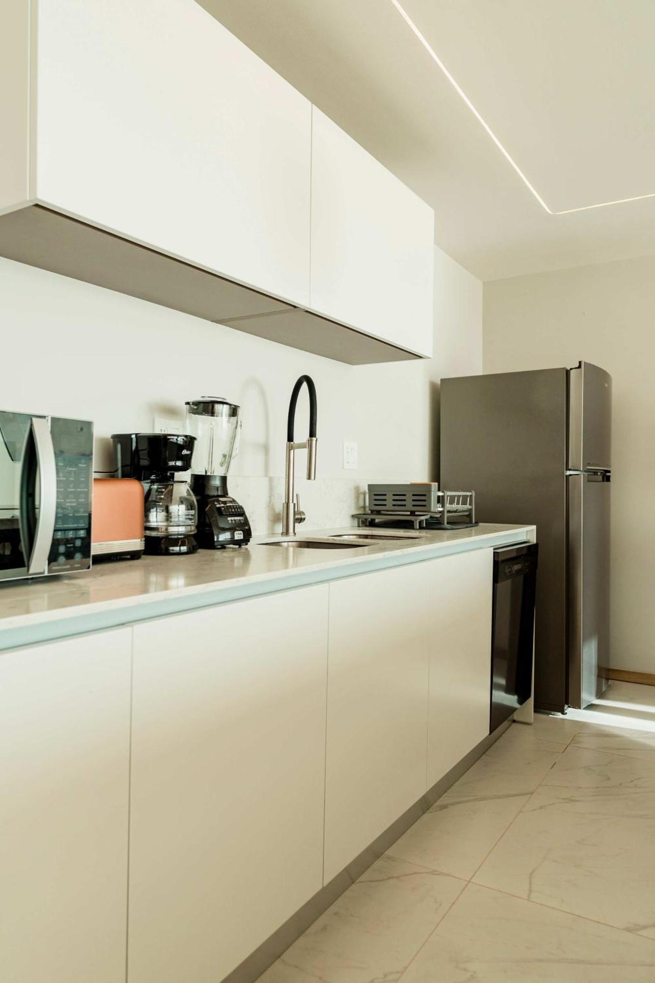 New Exclusive With Private Access Apartment Acapulco