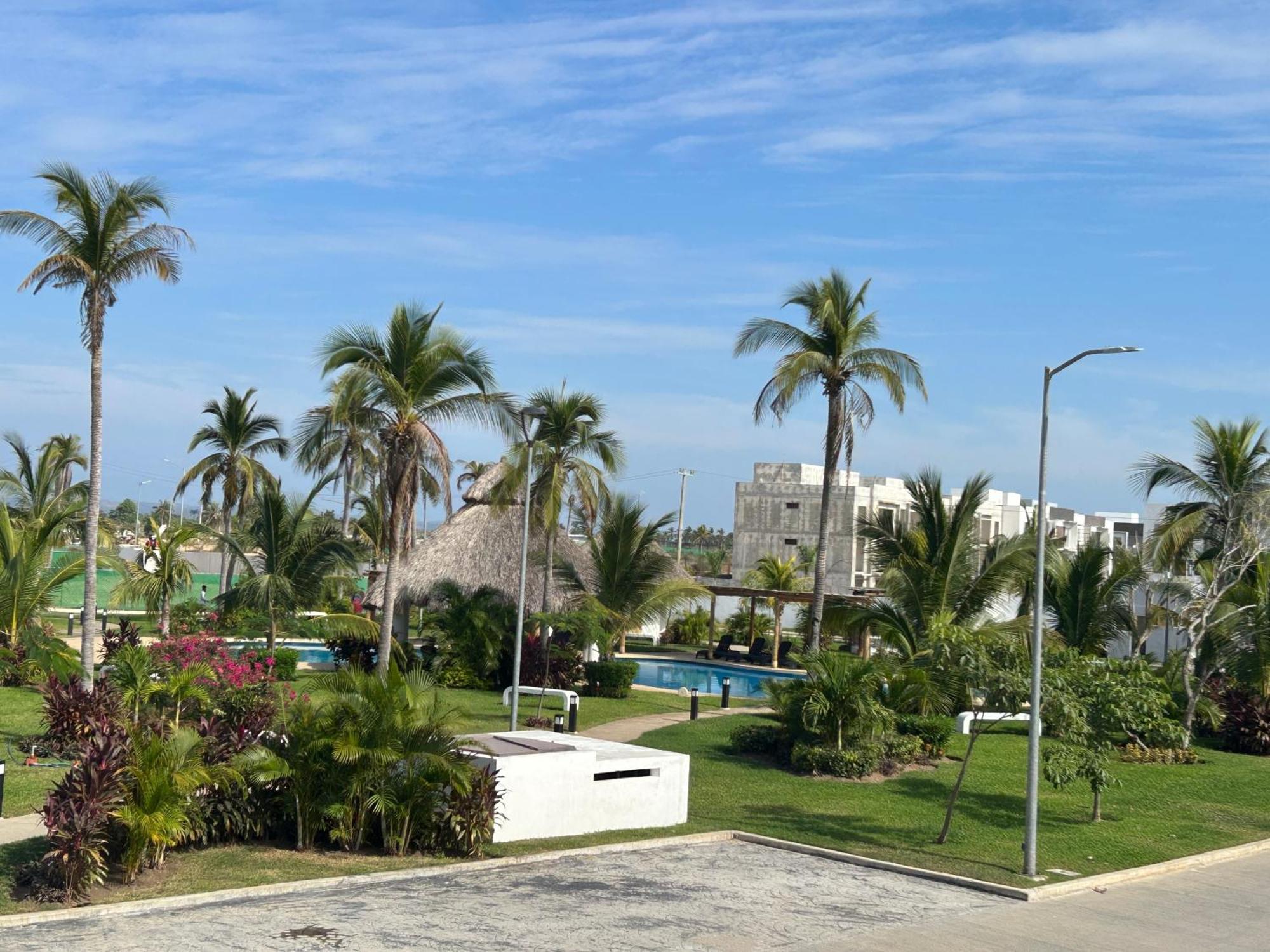 New Modern Diamante House Getaway With Pool View And Club Сasa de vacaciones