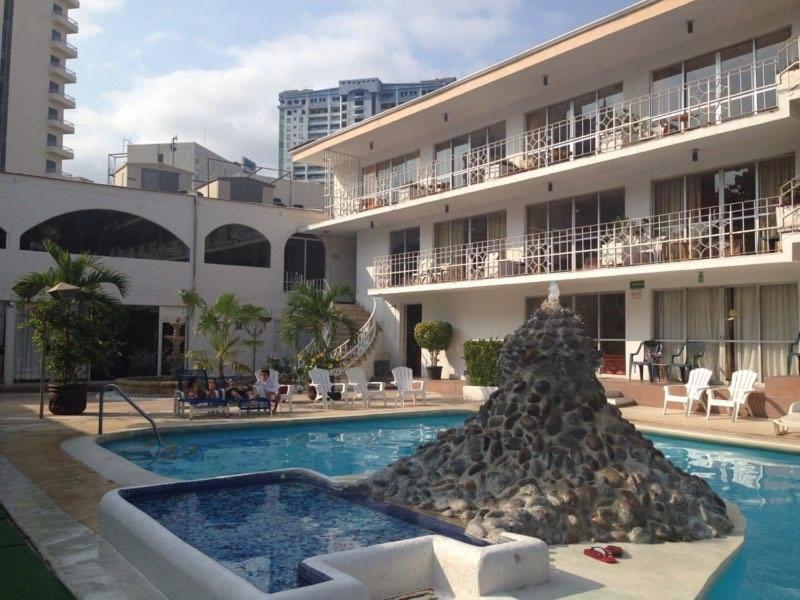 El Tropicano Hotel
