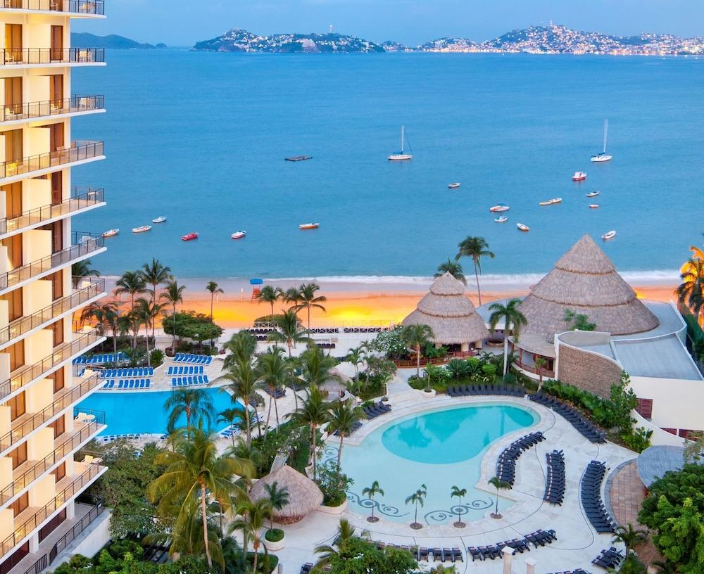 Resort Dreams Acapulco