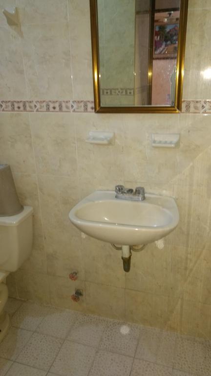 Pensión Y Olivares 2*
