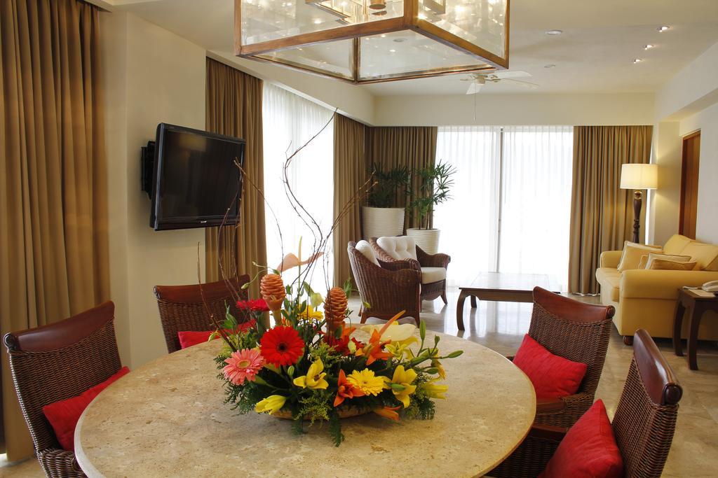 Resort Dreams Acapulco