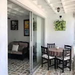 Sobre Costera, 1min La Quebrada, 3m playas/yates