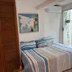Acapulco, Gro Junto Al Mar