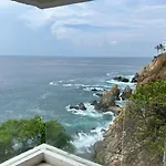 Acapulco, Gro Junto Al Mar