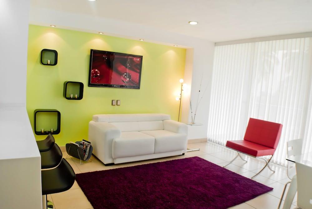 Ramada By Wyndham & 4*