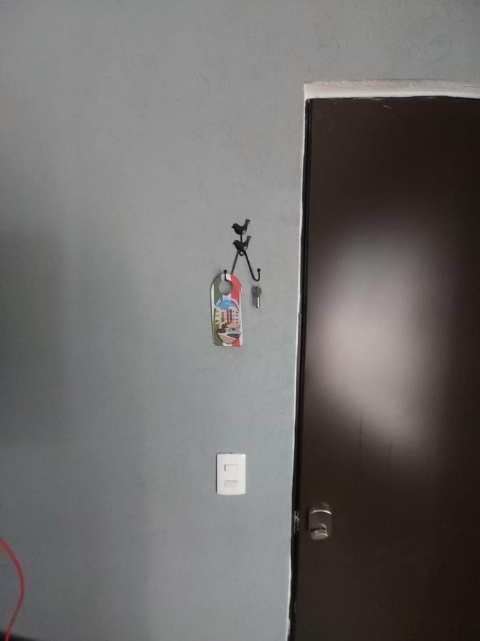 Víctor House *