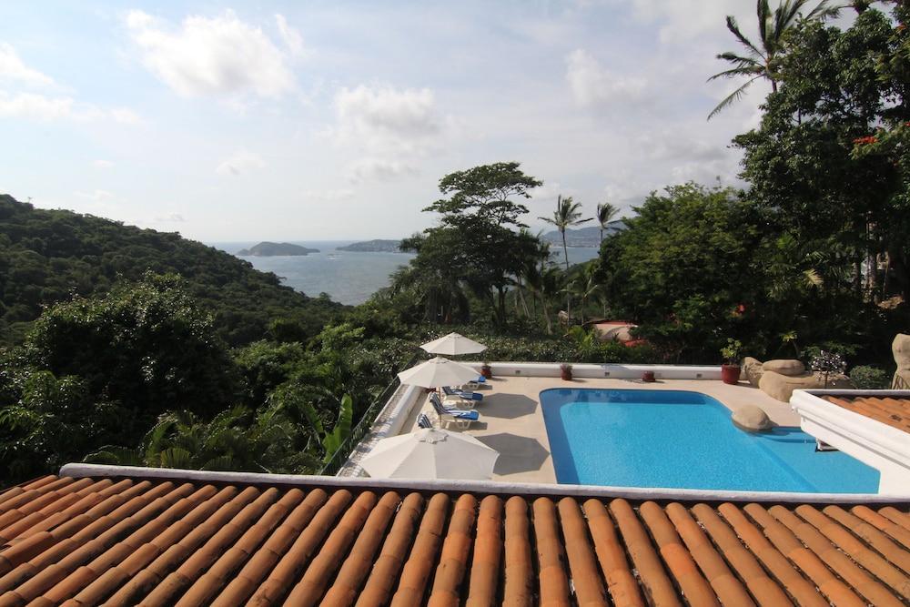 En Acapulco, Fraccionamiento Brisas Hotel Acapulco