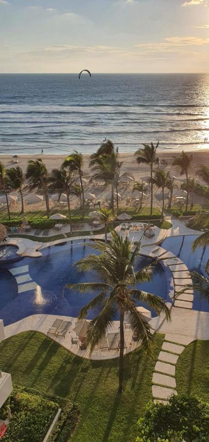Luxury Beachfront Penthouse Apartment *