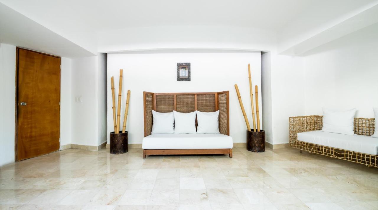 Emporio Hotel 5*