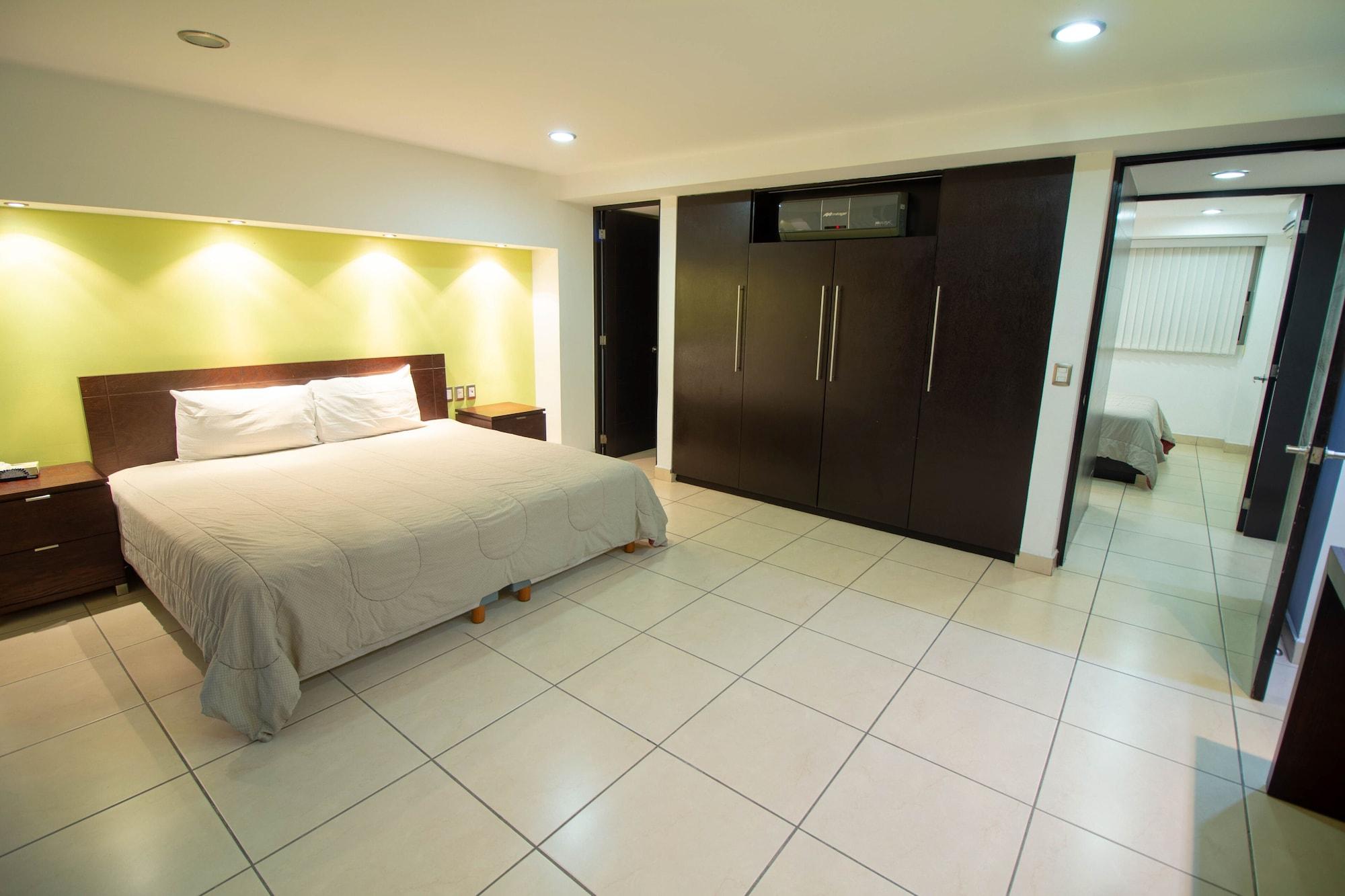 Ramada By Wyndham & Hotel Acapulco