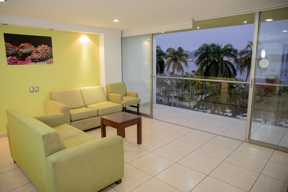 Ramada By Wyndham &
