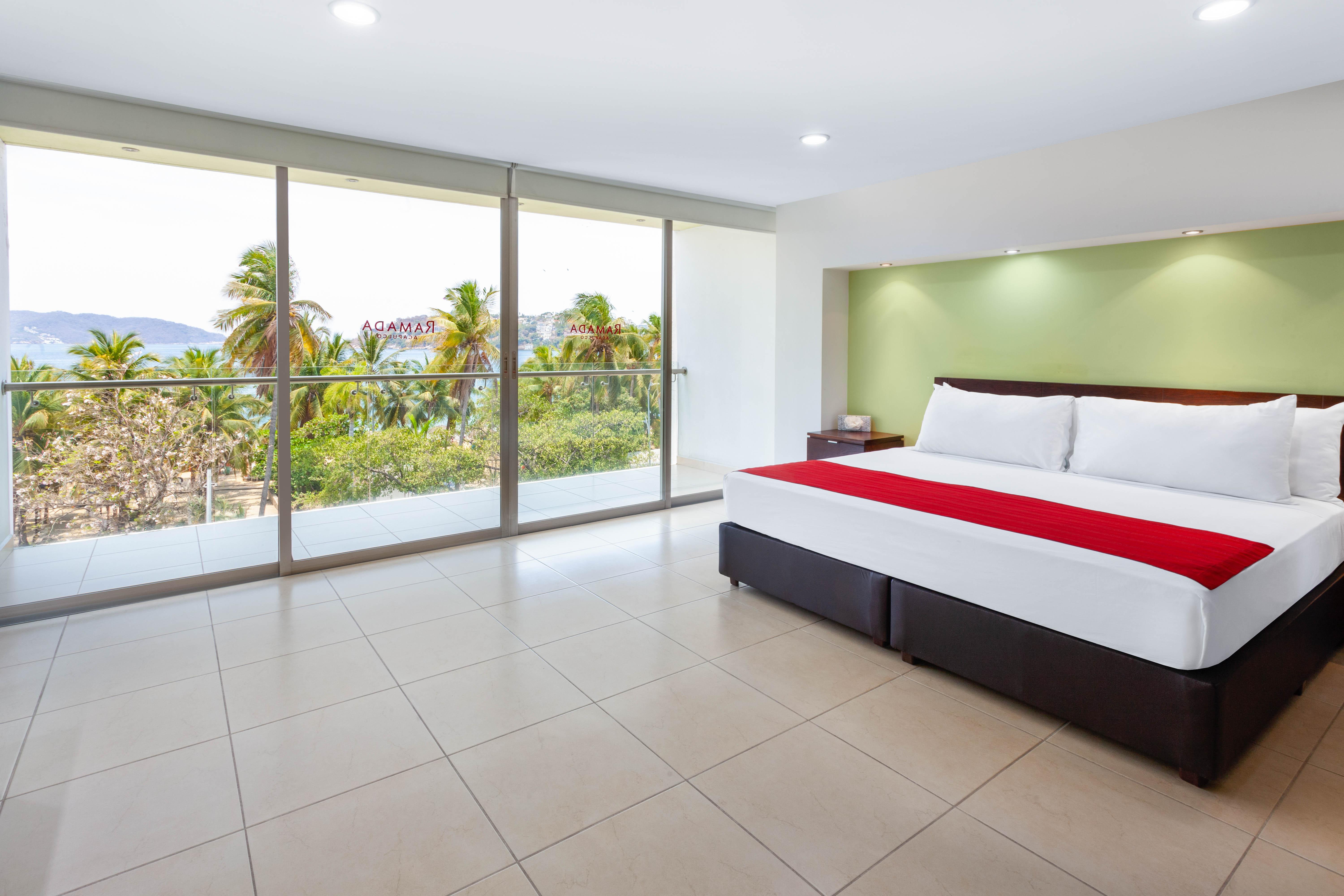 Ramada By Wyndham & 4*