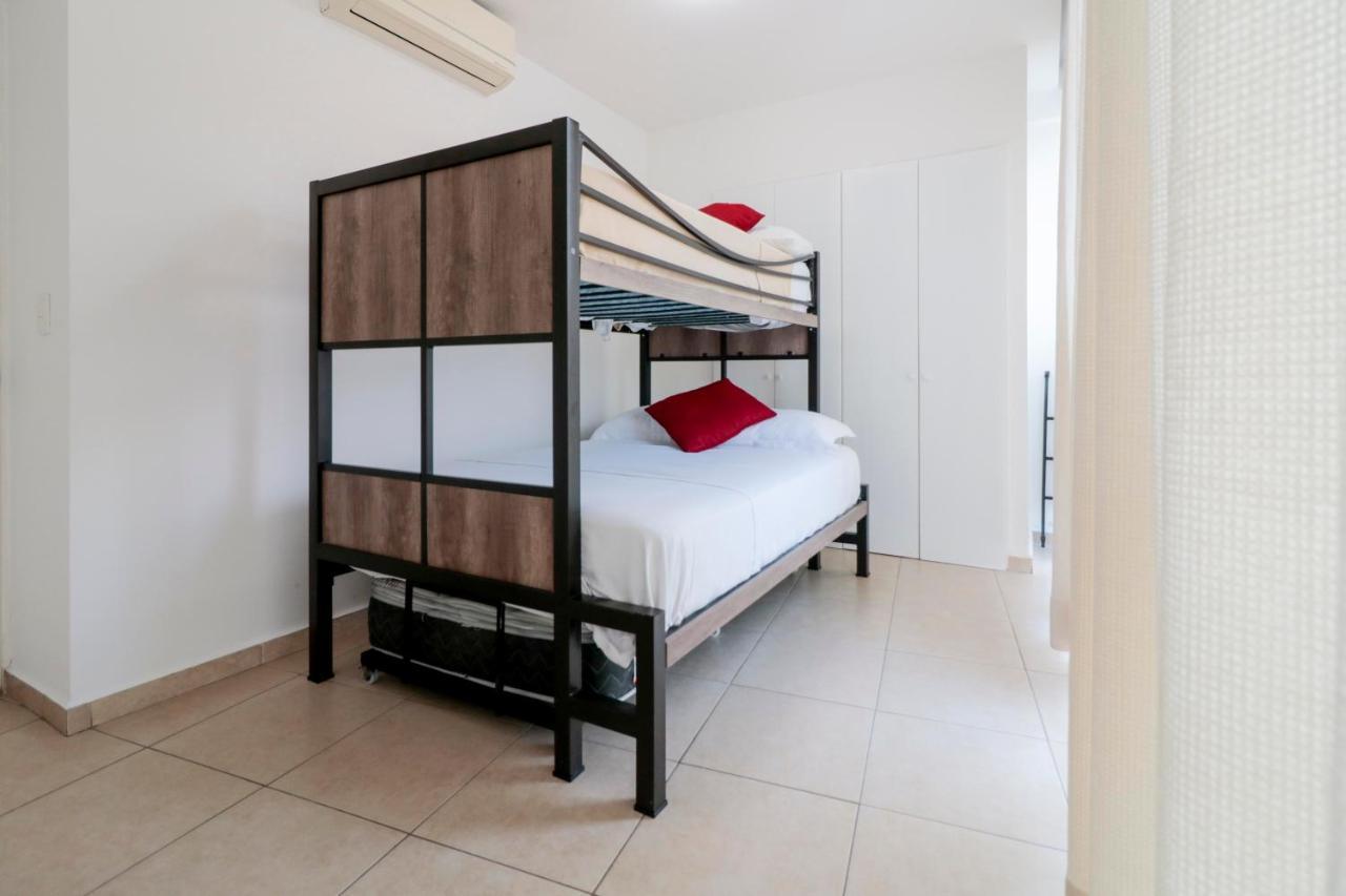 Apartment Hostpal Acqualina Skylife