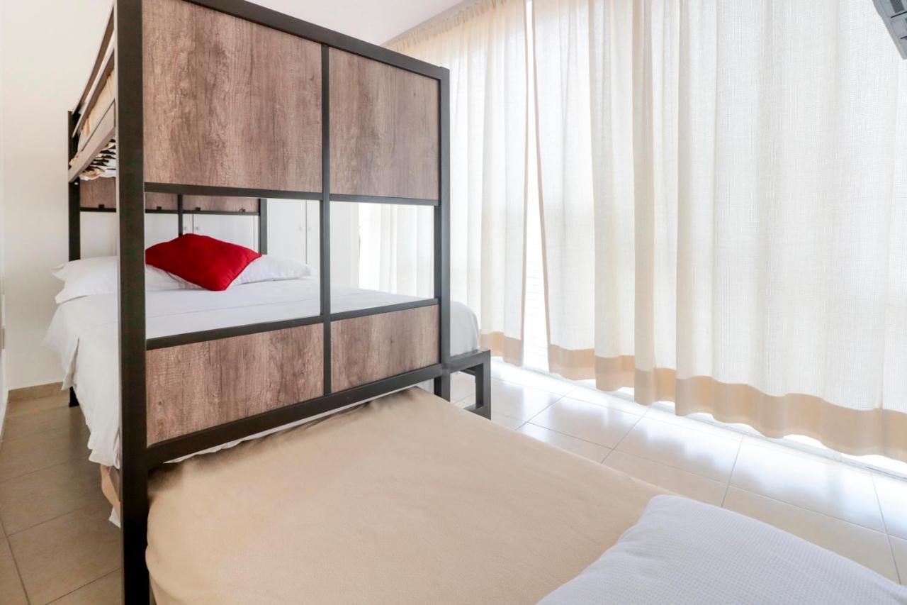 Apartment Hostpal Acqualina Skylife