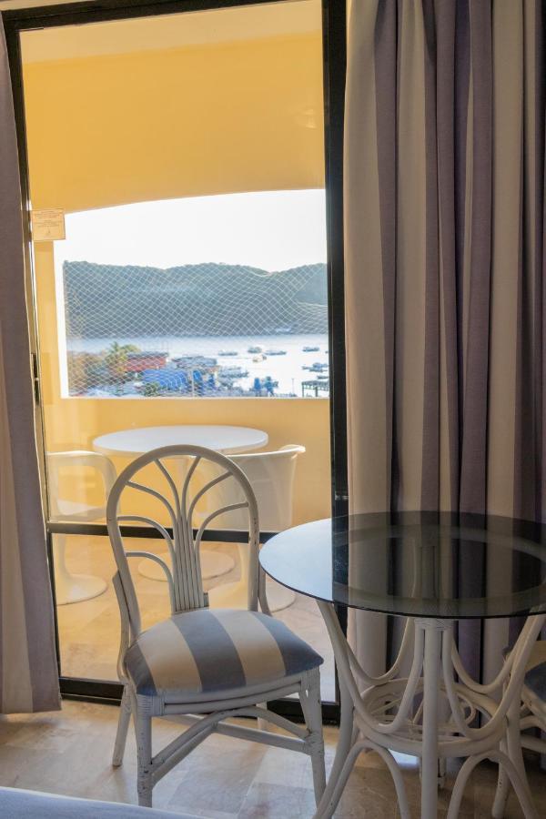 Acamar Hotel
