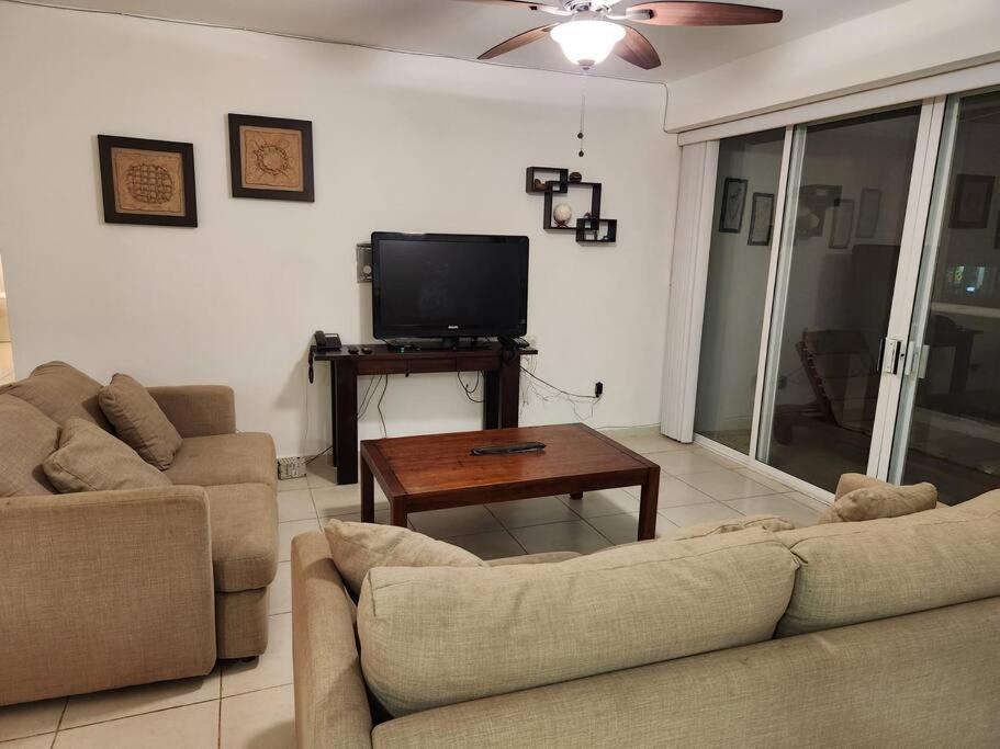 Apartamento Departamento De Lujo. Seguridad 24. Playa A Pasos. Acapulco