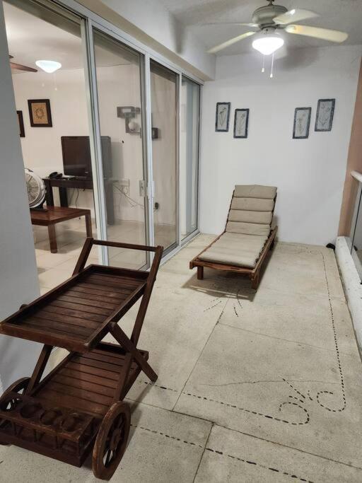 Apartamento Departamento De Lujo. Seguridad 24. Playa A Pasos. Acapulco