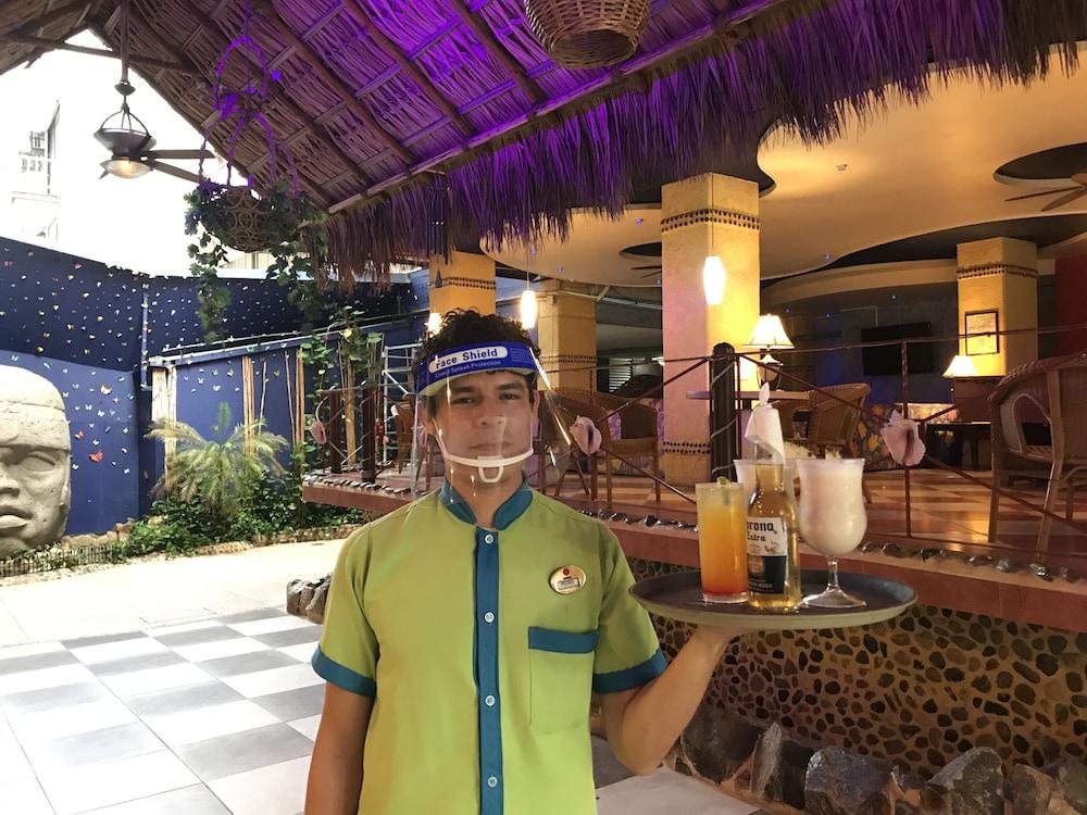 Club Del Sol By Ng Hotel 3*