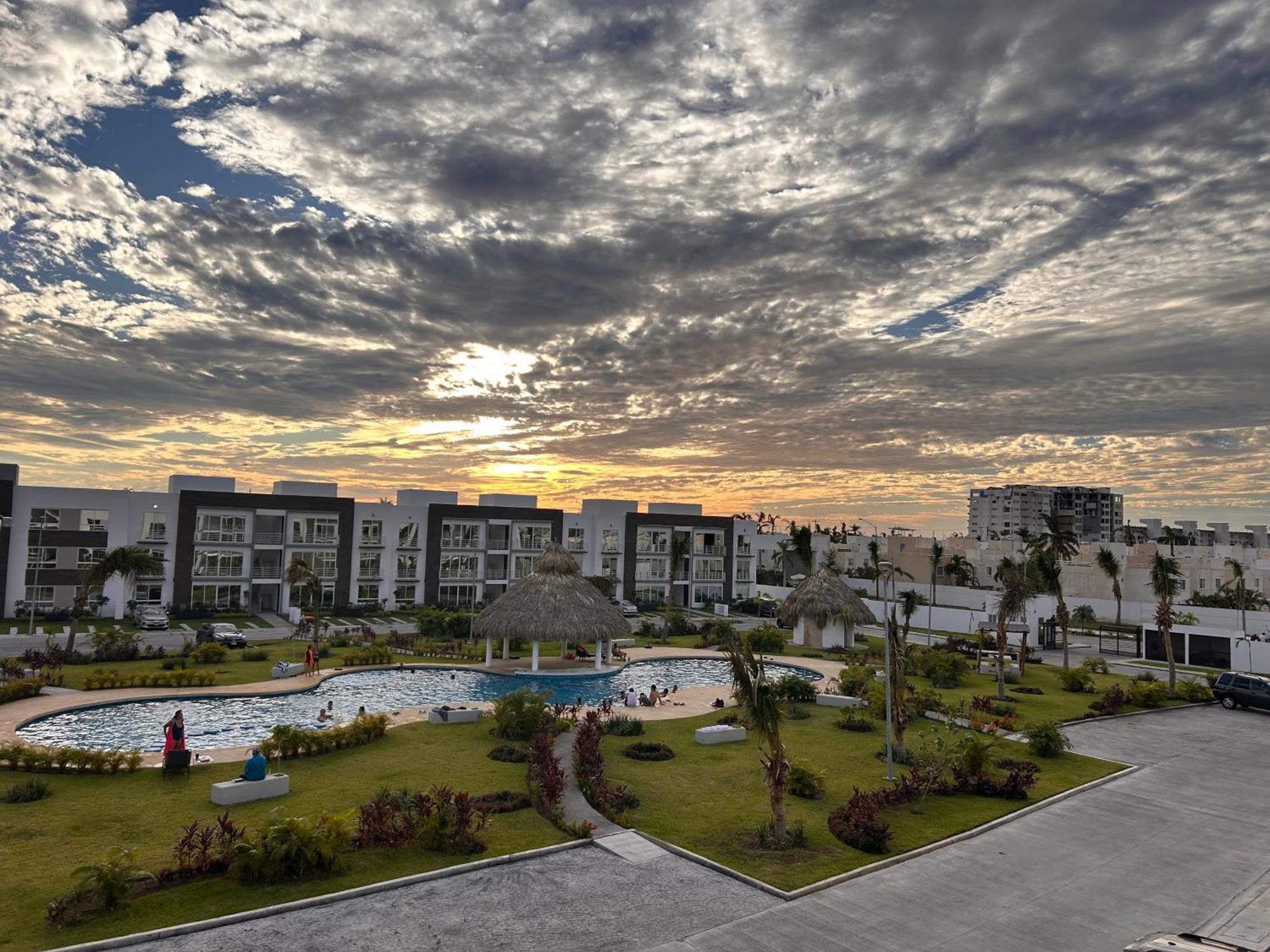 Hermoso Con Club De Playa Apartment