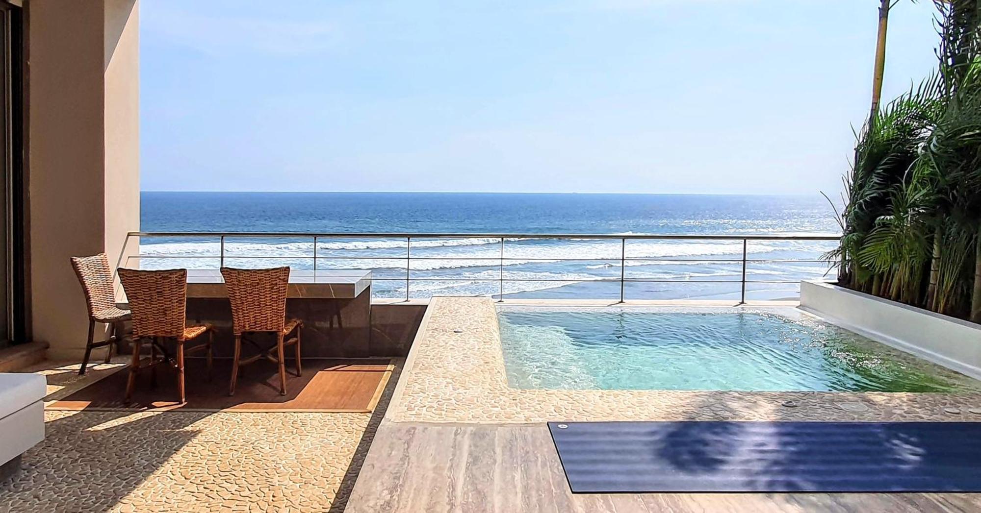 Apartment Luxury Beachfront Penthouse *