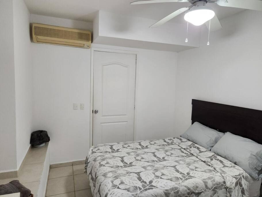 Departamento De Lujo. Seguridad 24. Playa A Pasos. Apartamento