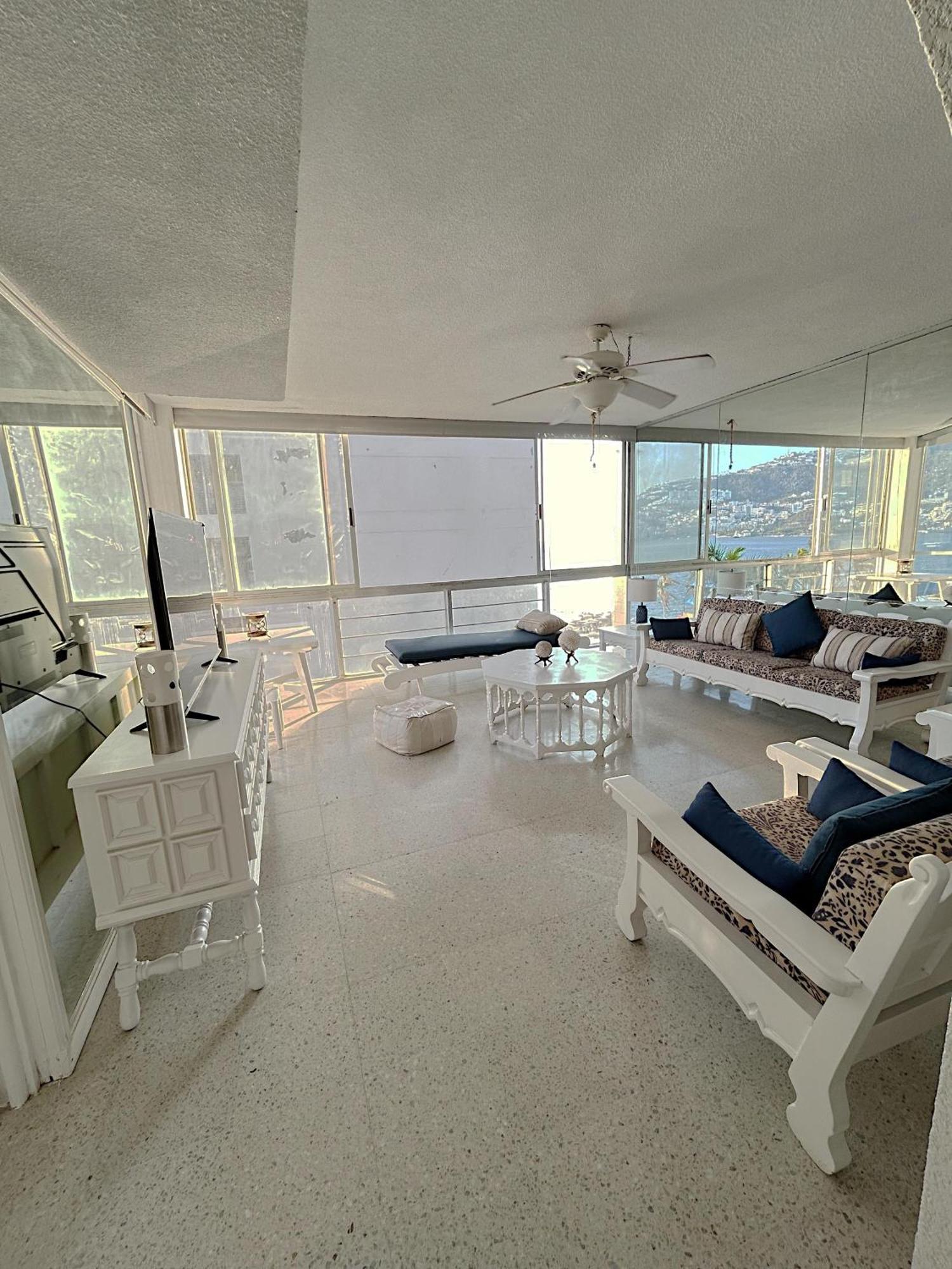 Best Location Steps From The Beach * Acapulco
