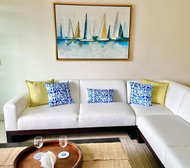 Blue: Hermoso Balcon Con Vista Al Apartamento