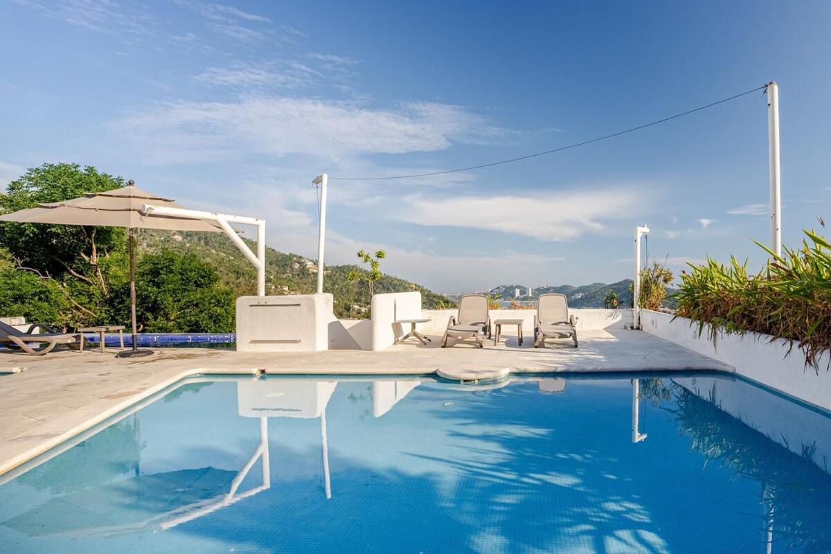 3br In With Pool And Private Club
