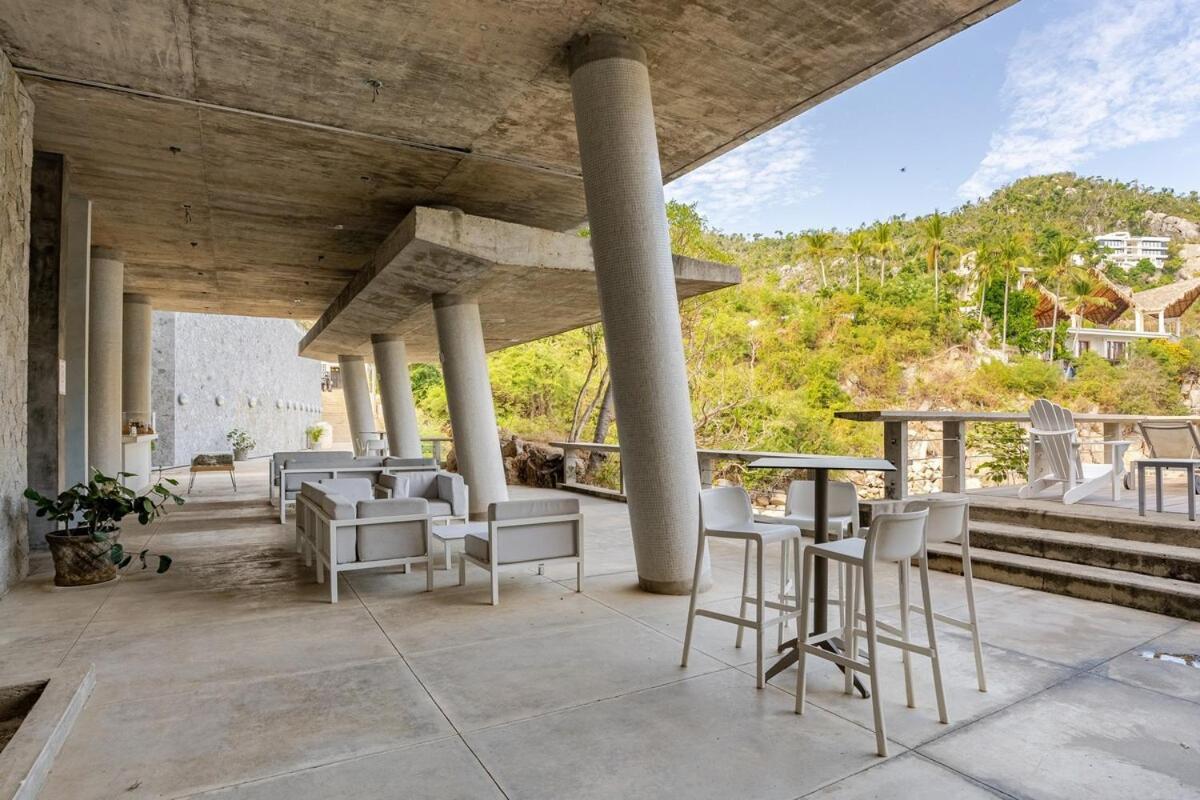 3br In With Pool And Private Club