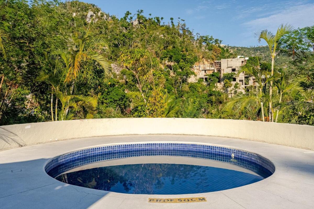 3br In With Pool And Private Club *