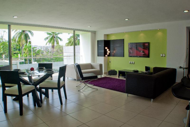 Ramada By Wyndham & 4*