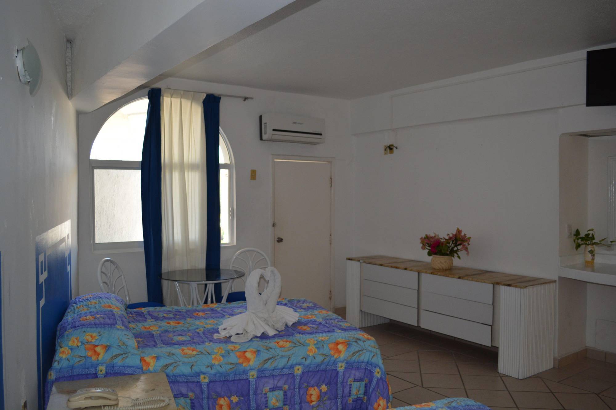Acamar Hotel