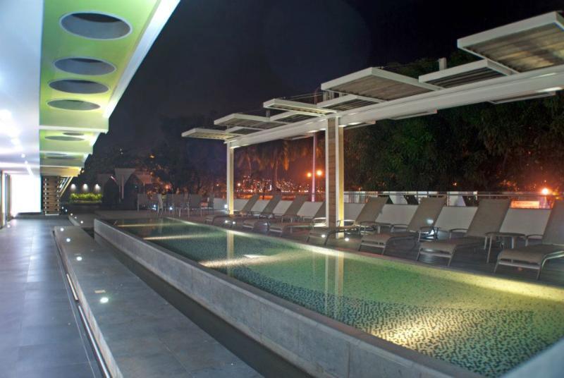 Ramada By Wyndham &