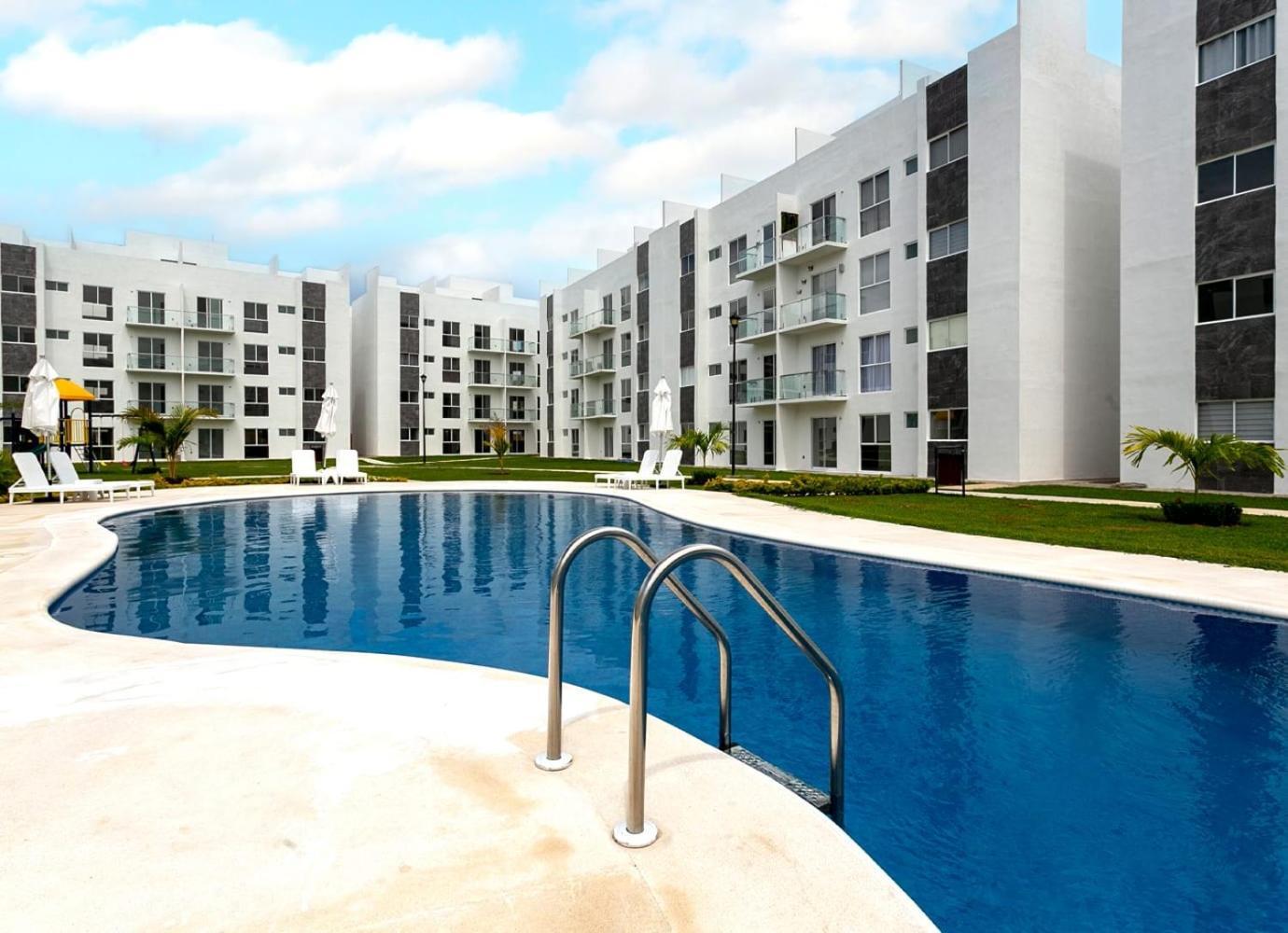 Luxury New Coastal Getaway Apartment