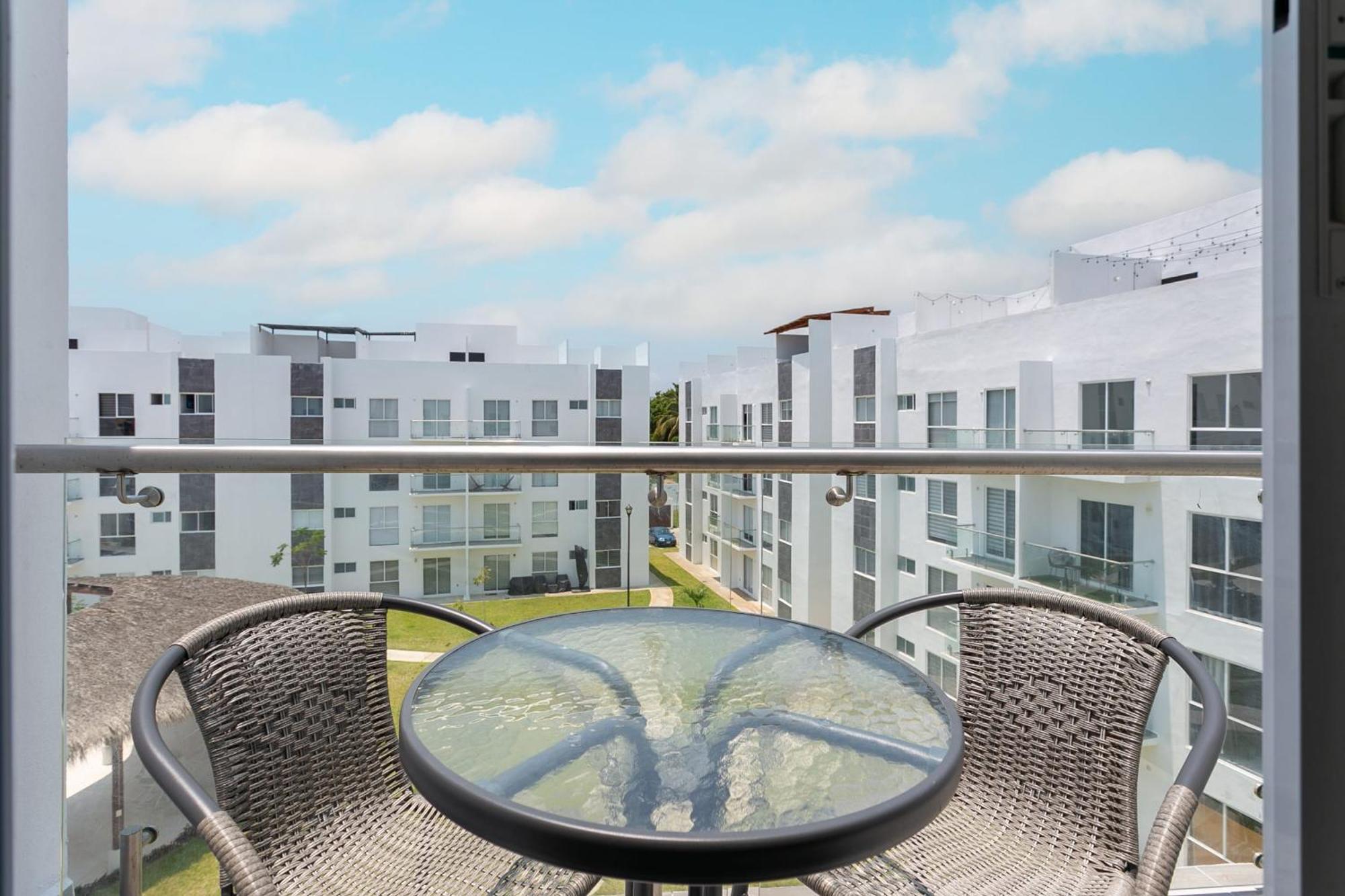 Luxury New Coastal Getaway Apartment