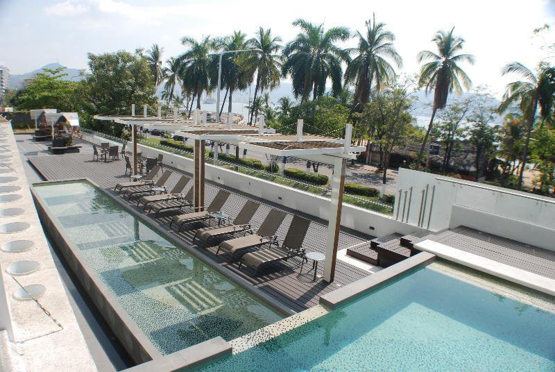 Ramada By Wyndham Hotel&suites Acapulco