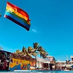 Club De Playa Dioses Y Reinas